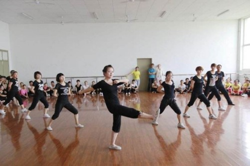 ����ְҵѧУ���������Ŷ����ࣨ���շ���