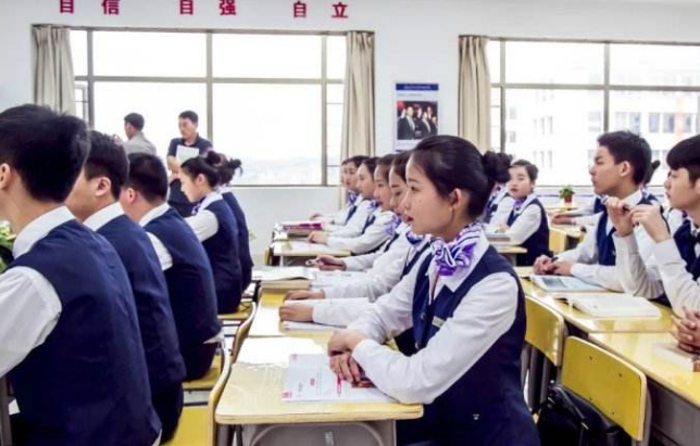 �Ͷ�����ְҵѧУ����Щ���ƣ�