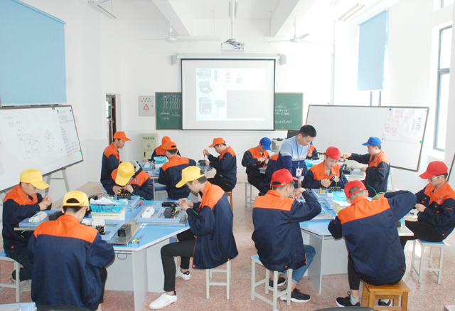 �����Զ���